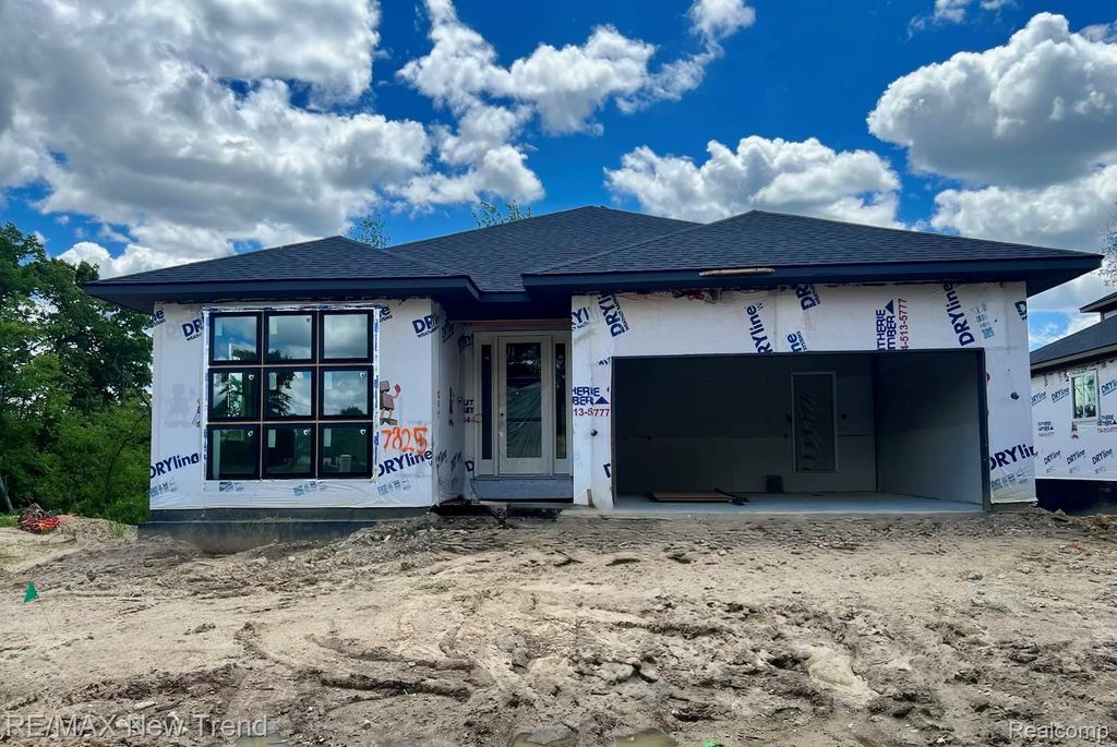 7825 Trailside Court, West Bloomfield Charter Township, MI 48323