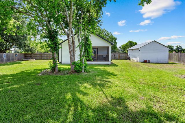 6122 Avenue A, Santa Fe, TX 77510