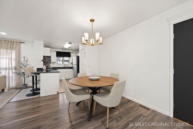 528 Pershing Avenue G, Glen Ellyn, IL 60137