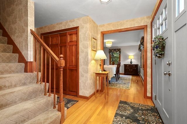 6 Lydia Ln, Franklin, MA 02038