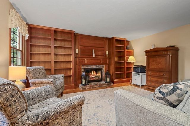 6 Lydia Ln, Franklin, MA 02038