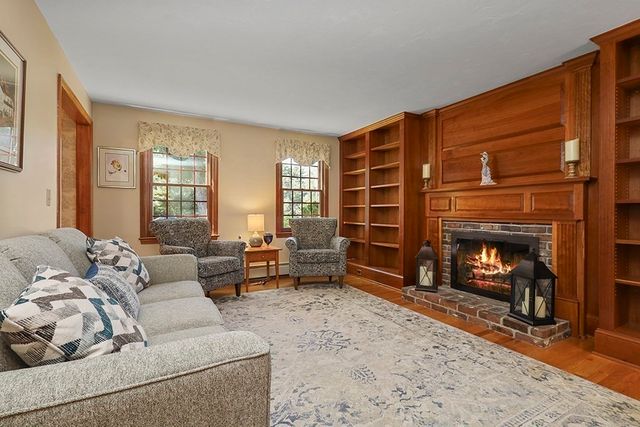 6 Lydia Ln, Franklin, MA 02038