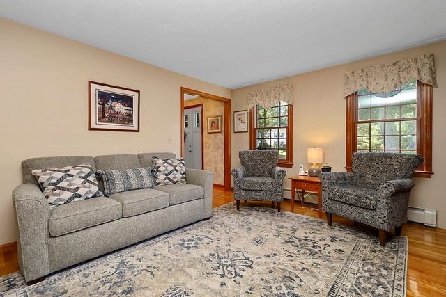 6 Lydia Ln, Franklin, MA 02038
