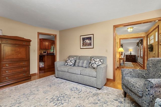 6 Lydia Ln, Franklin, MA 02038