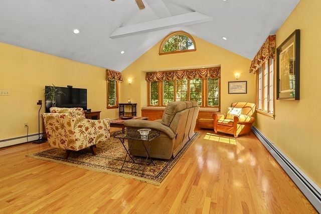 6 Lydia Ln, Franklin, MA 02038