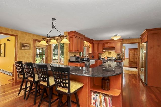 6 Lydia Ln, Franklin, MA 02038