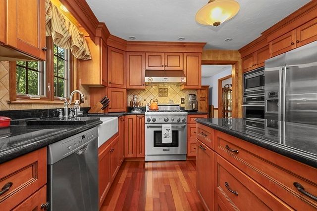 6 Lydia Ln, Franklin, MA 02038