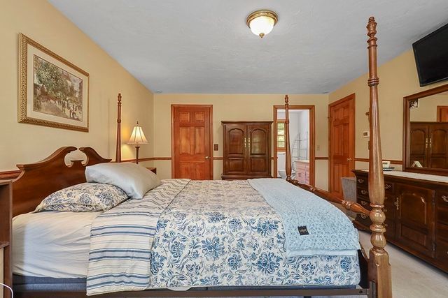 6 Lydia Ln, Franklin, MA 02038