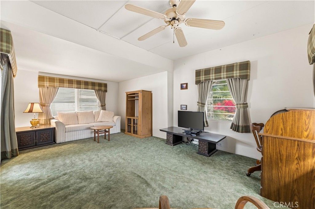 Image 11 of property listing at 10711 Sherman Grove Avenue 9, Sunland, CA 91040