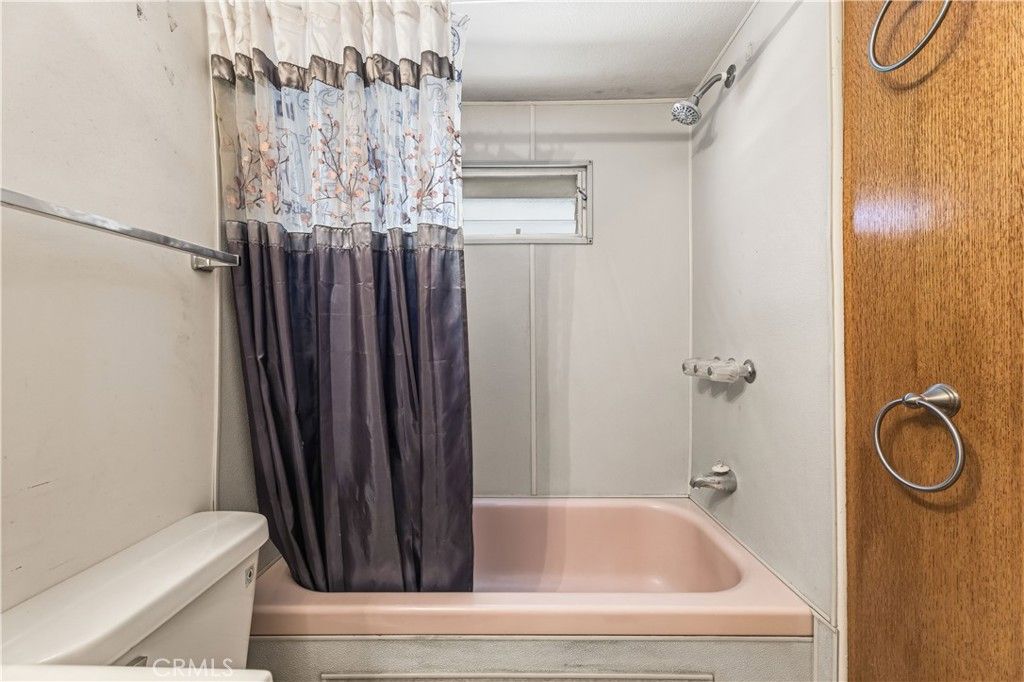 Image 12 of property listing at 10711 Sherman Grove Avenue 9, Sunland, CA 91040