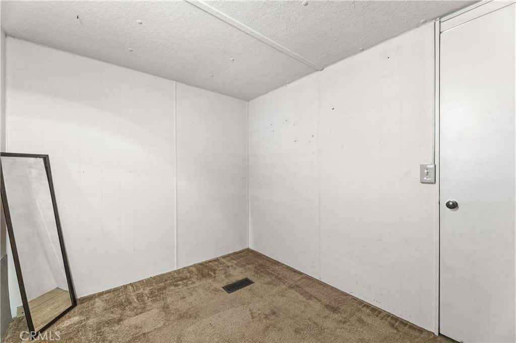 Image 19 of property listing at 10711 Sherman Grove Avenue 9, Sunland, CA 91040