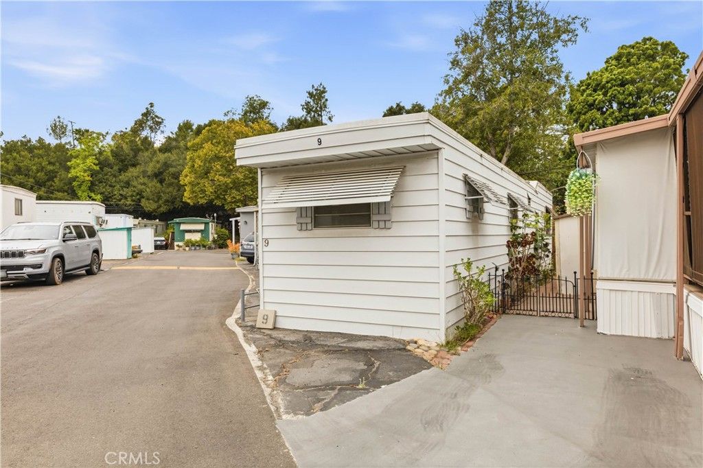 Image 22 of property listing at 10711 Sherman Grove Avenue 9, Sunland, CA 91040
