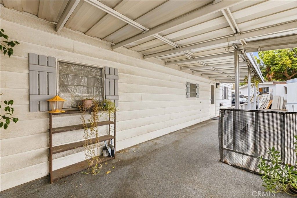 Image 25 of property listing at 10711 Sherman Grove Avenue 9, Sunland, CA 91040