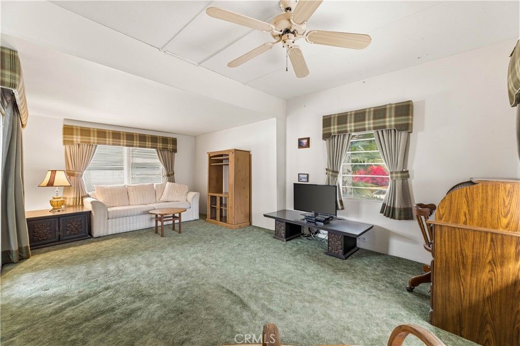 Image 7 of property listing at 10711 Sherman Grove Avenue 9, Sunland, CA 91040