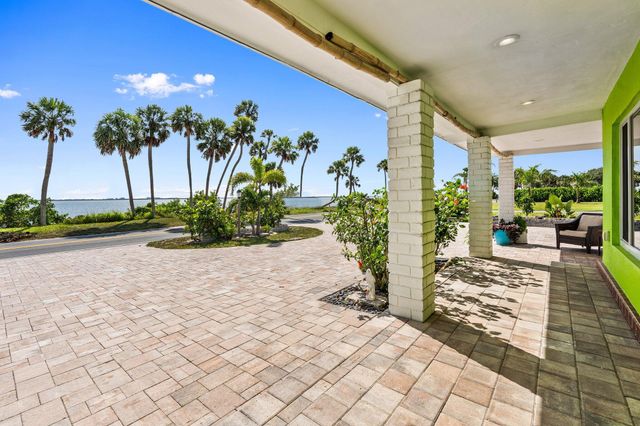 5203 S Indian River Drive, Fort Pierce, FL 34982