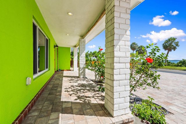 5203 S Indian River Drive, Fort Pierce, FL 34982