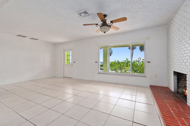 5203 S Indian River Drive, Fort Pierce, FL 34982