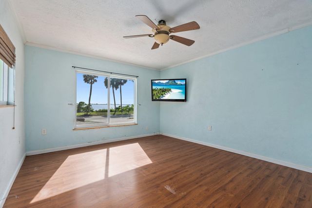 5203 S Indian River Drive, Fort Pierce, FL 34982