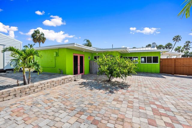 5203 S Indian River Drive, Fort Pierce, FL 34982