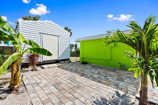 5203 S Indian River Drive, Fort Pierce, FL 34982