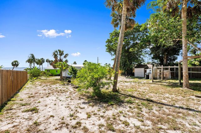 5203 S Indian River Drive, Fort Pierce, FL 34982