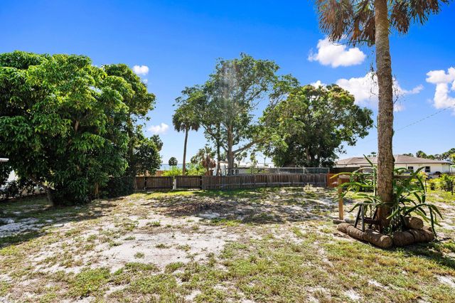 5203 S Indian River Drive, Fort Pierce, FL 34982