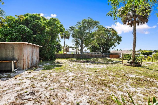 5203 S Indian River Drive, Fort Pierce, FL 34982