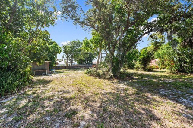 5203 S Indian River Drive, Fort Pierce, FL 34982