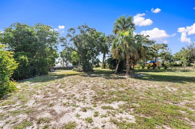 5203 S Indian River Drive, Fort Pierce, FL 34982