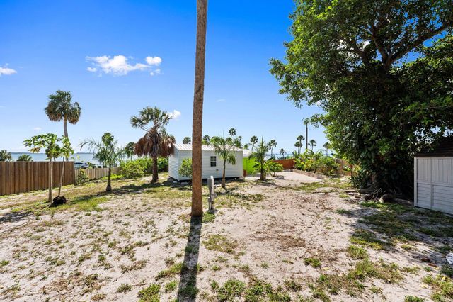 5203 S Indian River Drive, Fort Pierce, FL 34982