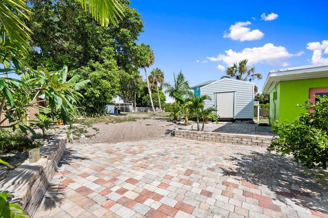 5203 S Indian River Drive, Fort Pierce, FL 34982