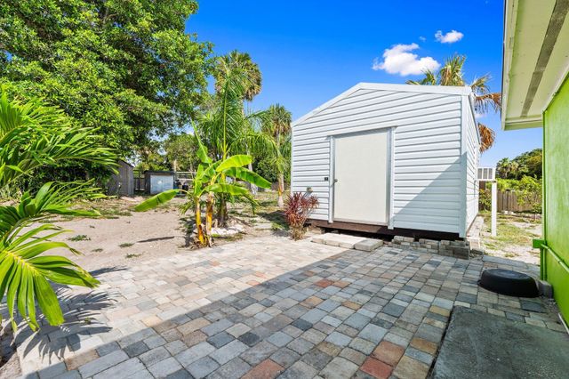 5203 S Indian River Drive, Fort Pierce, FL 34982