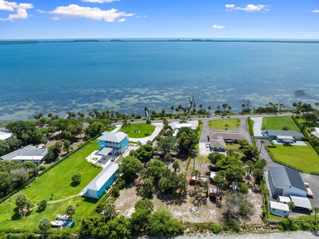 5203 S Indian River Drive, Fort Pierce, FL 34982