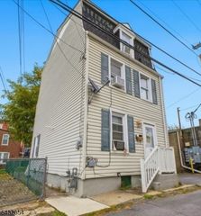 11 Cedar Aly, Phillipsburg Town, NJ 08865