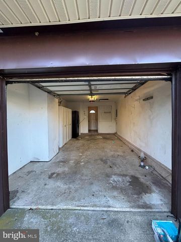 20 LAMP POST LN, Cherry Hill, NJ 08003