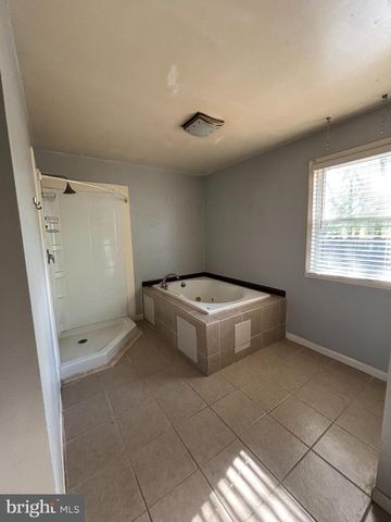 20 LAMP POST LN, Cherry Hill, NJ 08003