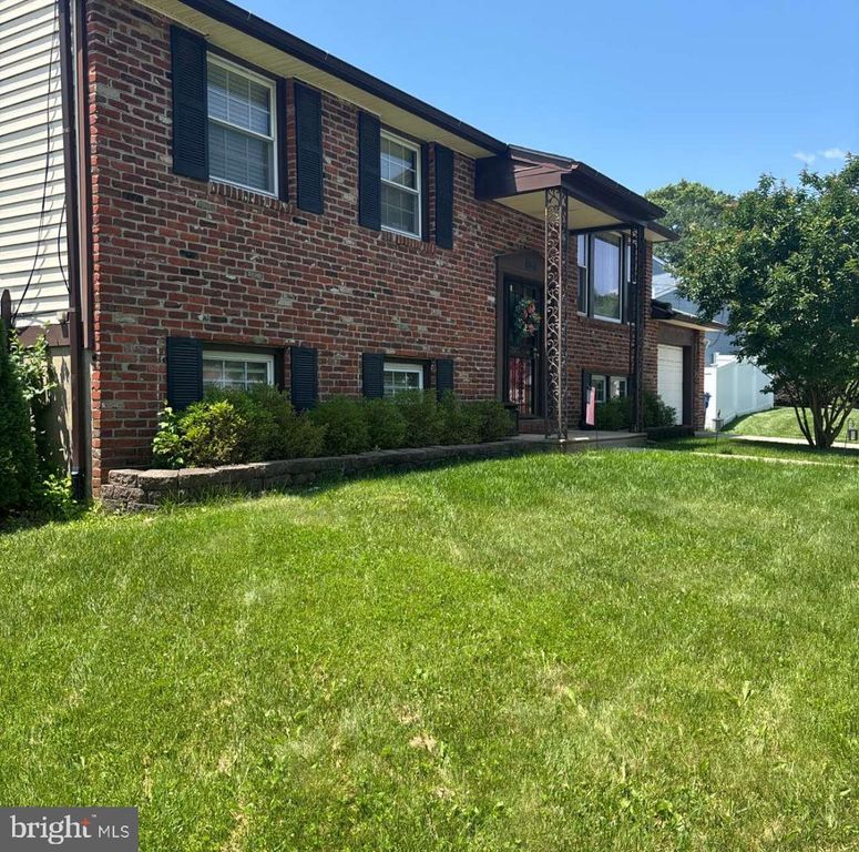 20 LAMP POST LN, Cherry Hill, NJ 08003