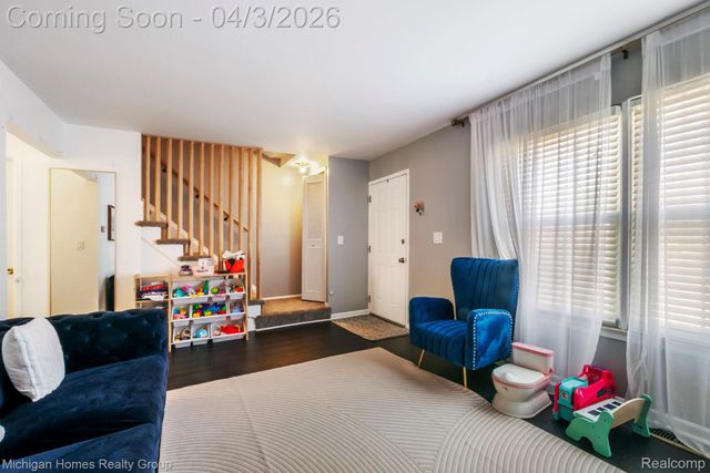 2775 Seaton Circuit W, Warren, MI 48091