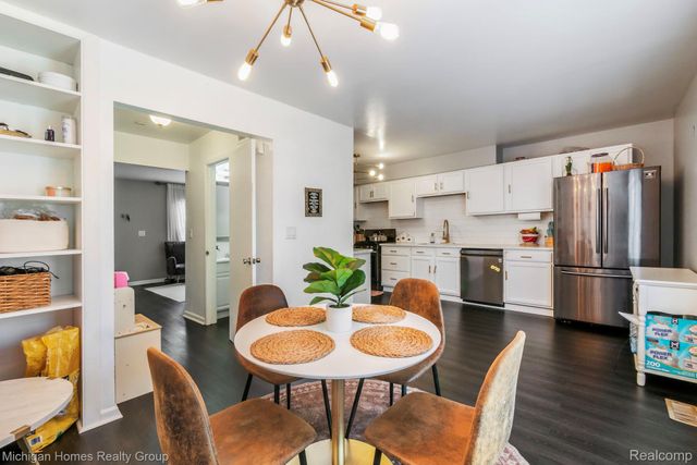 2775 Seaton Circuit W, Warren, MI 48091