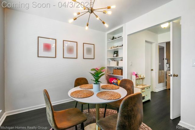 2775 Seaton Circuit W, Warren, MI 48091