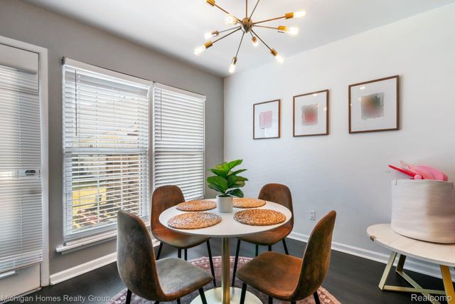 2775 Seaton Circuit W, Warren, MI 48091