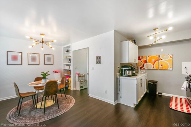 2775 Seaton Circuit W, Warren, MI 48091