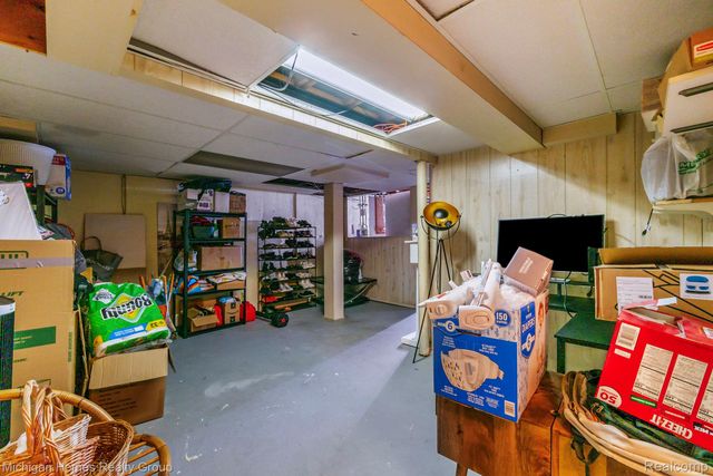 2775 Seaton Circuit W, Warren, MI 48091