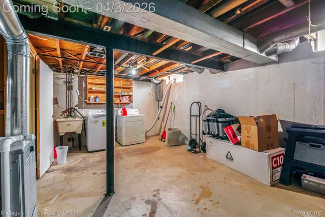 2775 Seaton Circuit W, Warren, MI 48091