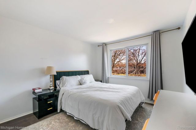 2775 Seaton Circuit W, Warren, MI 48091