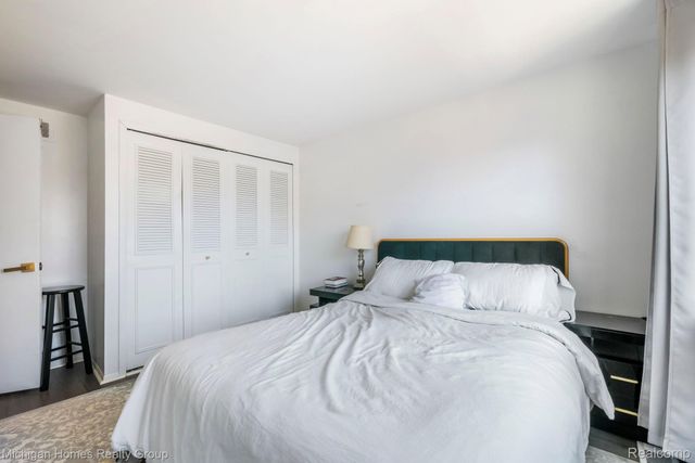 2775 Seaton Circuit W, Warren, MI 48091