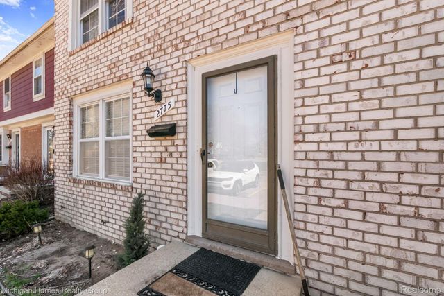 2775 Seaton Circuit W, Warren, MI 48091