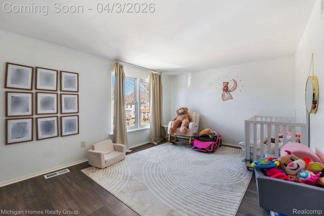 2775 Seaton Circuit W, Warren, MI 48091