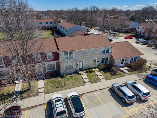 2775 Seaton Circuit W, Warren, MI 48091