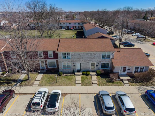 2775 Seaton Circuit W, Warren, MI 48091